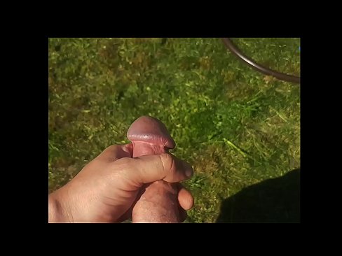 ❤️ A guapa quente recibe o seu coño rosa fodido e corre cun chorro nun xardín de verán ❌ Vídeo de sexo na pornografía gl.myastro.top ❤